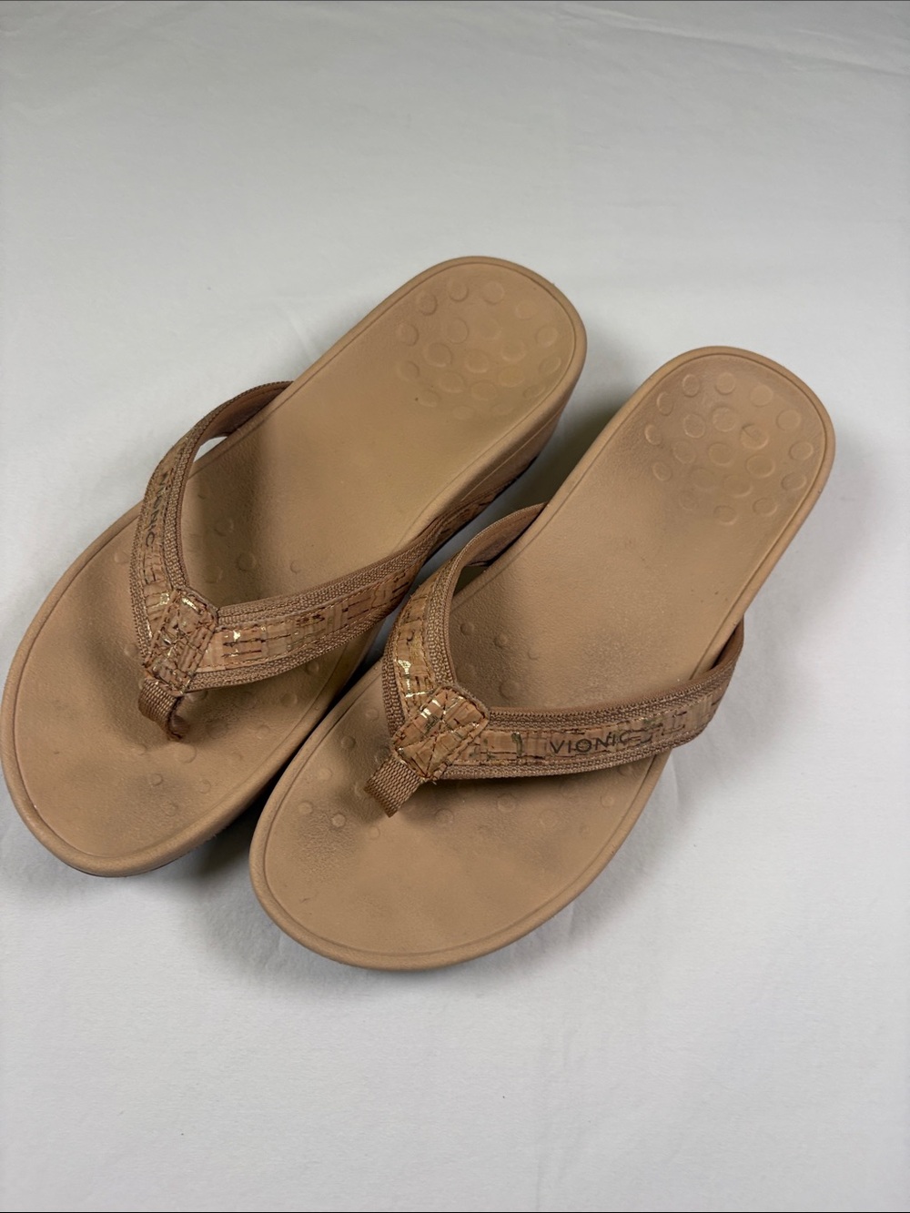 Vionic Women's Tan Thong Sandals with Textured Straps